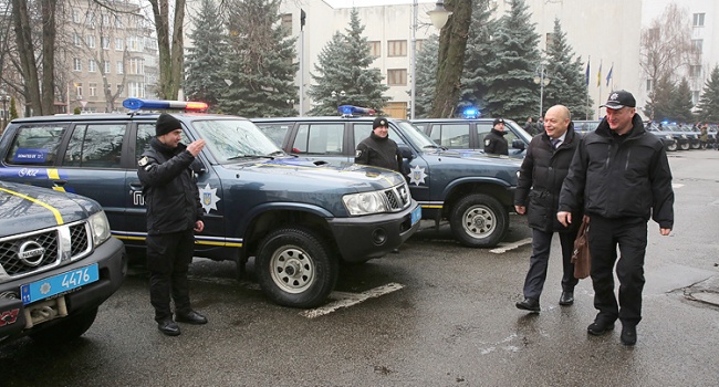 ЕС передал на баланс Нацполиции Украины десятки внедорожников Nissan Patrol ЕС передал на баланс Нацполиции Украины десятки внедорожников Nissan Patrol
