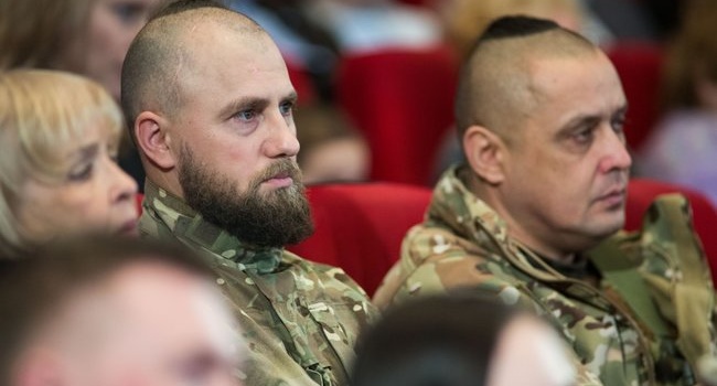 Журналист: «Киборги» – отчетливо украинский фильм – то есть, заметно отличается от того, как снимают кино о войне и на Западе, и в РФ Журналист: «Киборги» – отчетливо украинский фильм – то есть, заметно отличается от того, как снимают кино о войне и на Западе, и в РФ