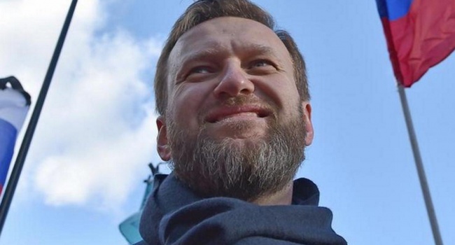 Навальный объявил о выдвижении своей кандидатуры на пост президента России Навальный объявил о выдвижении своей кандидатуры на пост президента России