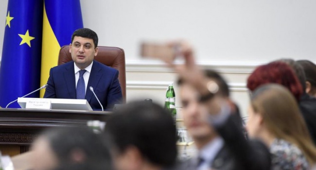 Кабмин после отмены «маски-шоу» предлагает еще больше сократить проверки для бизнеса Кабмин после отмены «маски-шоу» предлагает еще больше сократить проверки для бизнеса