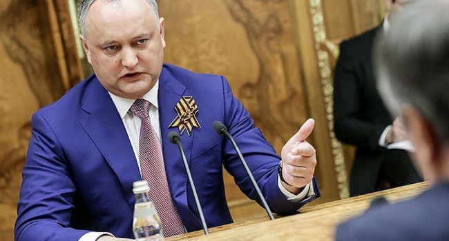 Додон отказался подписывать закон о запрете российской пропаганды Додон отказался подписывать закон о запрете российской пропаганды