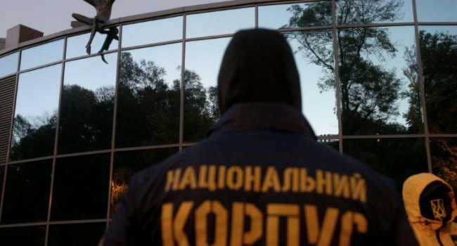 Активисты «Нацкорпуса» обнаружили и обезвредили в Киеве «молодых ленинцев» Активисты «Нацкорпуса» обнаружили и обезвредили в Киеве «молодых ленинцев»