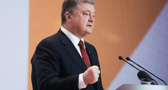 Порошенко филигранно использовал пас от друга Михаила и только укрепился на фоне безумств конкурентов, – блогер Порошенко филигранно использовал пас от друга Михаила и только укрепился на фоне безумств конкурентов, – блогер