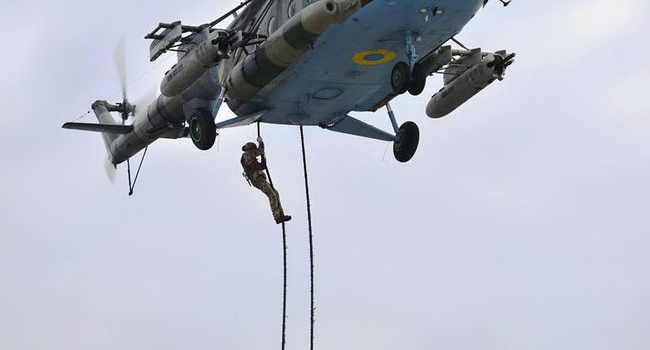 В зоне АТО Ми-8 высадил боевой десант ВСУ В зоне АТО Ми-8 высадил боевой десант ВСУ