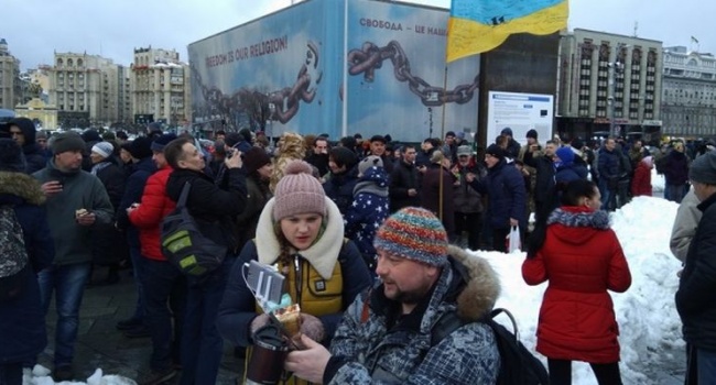 Палий: те люди, которые вышли сегодня на Майдан, не торгуют Родной, поэтому на деньги Курченко не повелись