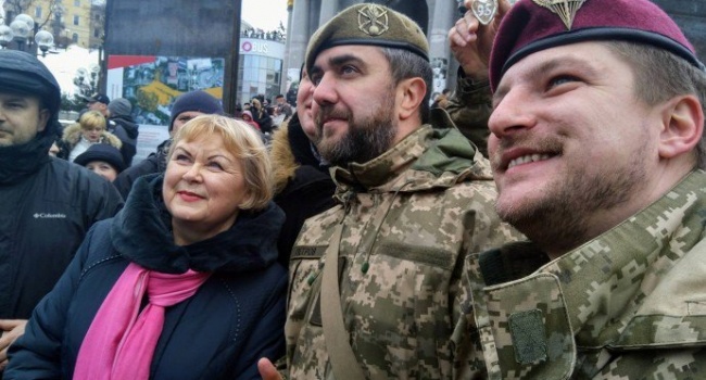 «Кава на Хрещатику»: ни единой рекламы, ни одного политика, ни одного автобуса с бюджетниками – надежды «оппозиции» не оправдались «Кава на Хрещатику»: ни единой рекламы, ни одного политика, ни одного автобуса с бюджетниками – надежды «оппозиции» не оправдались