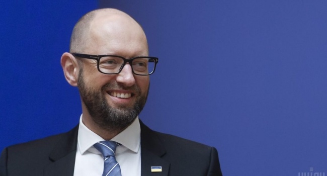 Блогер: Яценюк упустил свой шанс стать национальным героем, заняв место Надежды Савченко Блогер: Яценюк упустил свой шанс стать национальным героем, заняв место Надежды Савченко