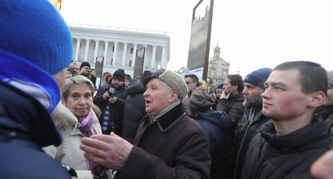 Блогер: Тимошенко и регионалы больше всего боятся думающих людей, которые вчера собрались на Майдане Блогер: Тимошенко и регионалы больше всего боятся думающих людей, которые вчера собрались на Майдане