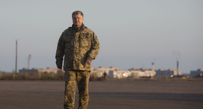Порошенко в районе АТО встретился с освобожденными пленниками «Л/ДНР» Порошенко в районе АТО встретился с освобожденными пленниками «Л/ДНР»