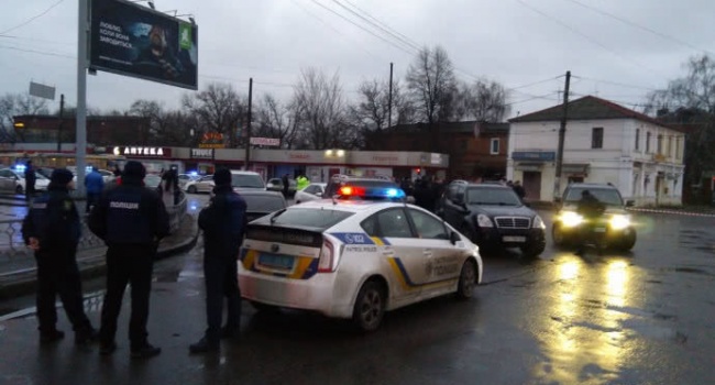 Аваков: преступник, взявший в заложники людей на почте в Харькове, обезврежен