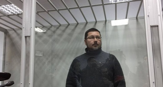 Кабмин уволил переводчика Гройсмана Кабмин уволил переводчика Гройсмана