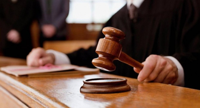 Судьи, попавшие в ДТП, «под градусом» успешно продолжают служить Фемиде Судьи, попавшие в ДТП, «под градусом» успешно продолжают служить Фемиде