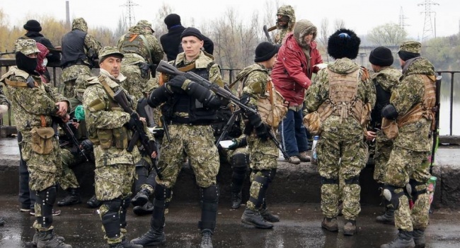 Пророссийские боевики опять используют мирное население, как «живой» щит Пророссийские боевики опять используют мирное население, как «живой» щит