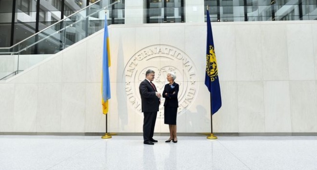 Администрация Порошенко опубликовала лучшие фотографии президента в 2017 году Администрация Порошенко опубликовала лучшие фотографии президента в 2017 году
