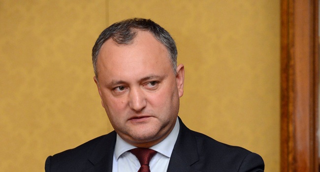 Наперекор Додону: в Молдове подписали закон о запрете российской пропаганды Наперекор Додону: в Молдове подписали закон о запрете российской пропаганды