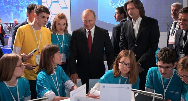 В РФ о жалобе Путина на нехватку квалифицированных специалистов: «Констатация собственной бездарности»