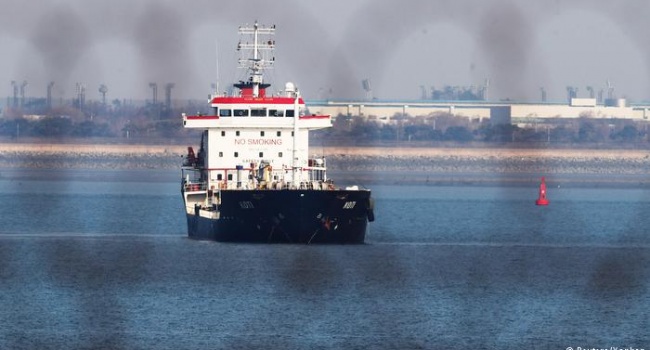 Российские танкеры в обход санкций снабжают топливом КНДР
