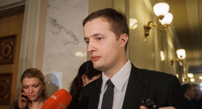 Сотрудники ФСБ «оженили» сына Порошенко на 8 лет раньше Сотрудники ФСБ «оженили» сына Порошенко на 8 лет раньше