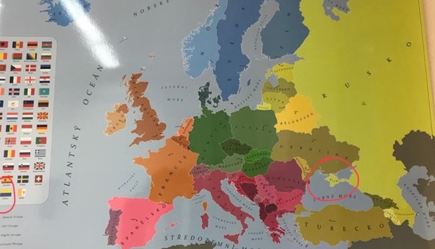 В одной из школ Праги нашли карту с «российским Крымом»