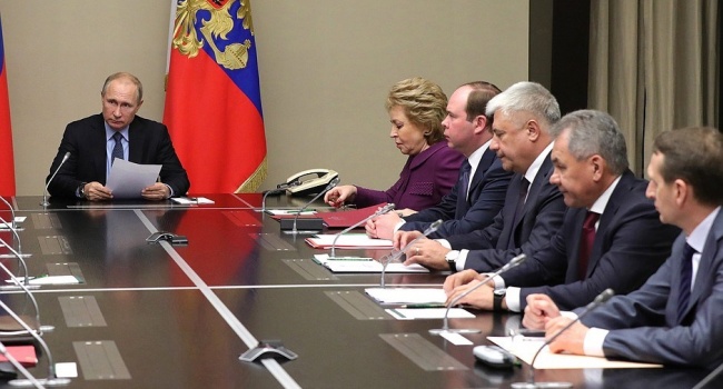 Из-за реинтеграции Донбасса Путин срочно созвал Совбез Из-за реинтеграции Донбасса Путин срочно созвал Совбез