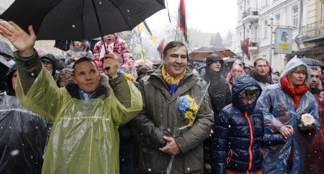 Без денег «бабушки» дела плохи: обещанный марш Саакашвили так и не состоялся