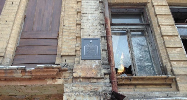 В самом центре столицы, на Малой Житомирской, стоят и разрушаются заброшенные дома – памятники архитектуры В самом центре столицы, на Малой Житомирской, стоят и разрушаются заброшенные дома – памятники архитектуры