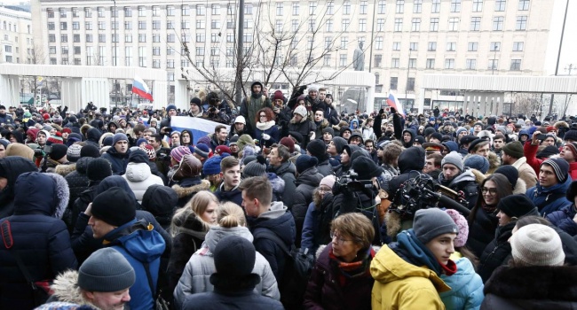 Блогер: в центре Москвы проходит акция протеста против Путина или в поддержку войны с Западом? Блогер: в центре Москвы проходит акция протеста против Путина или в поддержку войны с Западом?