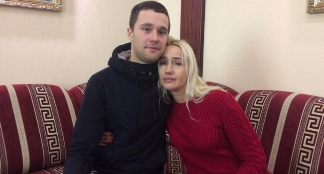 Сбежавшие из Крыма украинцы рассказали о шантаже, вербовке и пытках ФСБ на полуострове Сбежавшие из Крыма украинцы рассказали о шантаже, вербовке и пытках ФСБ на полуострове