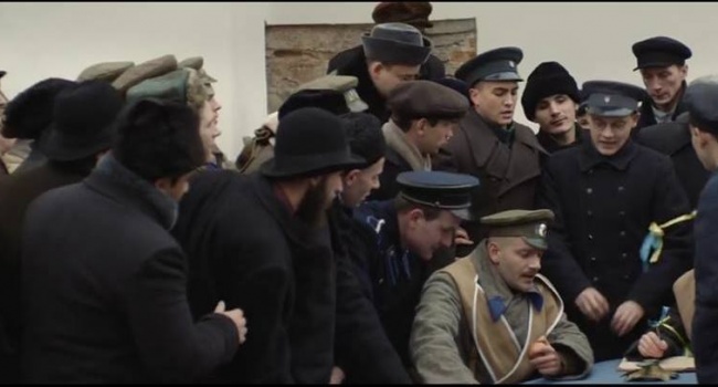 Создателям «Крути 1918» нужно положить свою работу на полку припадать пылью и не позорить Героев на смех врагам, – блогер Создателям «Крути 1918» нужно положить свою работу на полку припадать пылью и не позорить Героев на смех врагам, – блогер