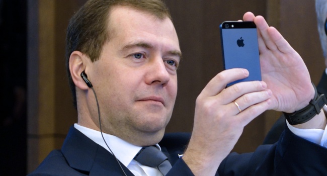Медведев также попал в санкционный список США из 114 политиков и 96 «олигархов» России Медведев также попал в санкционный список США из 114 политиков и 96 «олигархов» России