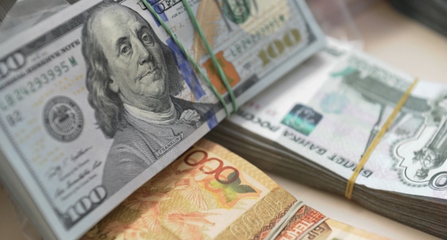 Эксперт считает, что от дефолта Украину спасает только займ денег у России