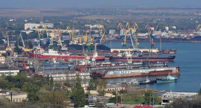 Оккупанты в Крыму национализировали принадлежащий Порошенко завод Оккупанты в Крыму национализировали принадлежащий Порошенко завод