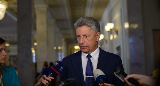 Политолог: атаки на Луценко связаны с «вышками Бойко». Дело не стоит на месте и это некоторых людей сильно беспокоит Политолог: атаки на Луценко связаны с «вышками Бойко». Дело не стоит на месте и это некоторых людей сильно беспокоит