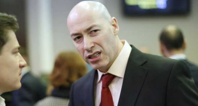 Блогер: интересно, как теперь себя чувствуют фанаты Гордона, который в программе «60 минут» показал, что такое «патриотизм»? Блогер: интересно, как теперь себя чувствуют фанаты Гордона, который в программе «60 минут» показал, что такое «патриотизм»?