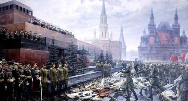 Россиянин отделался штрафом за репост известной фотографии с парада Победы 1945 года Россиянин отделался штрафом за репост известной фотографии с парада Победы 1945 года