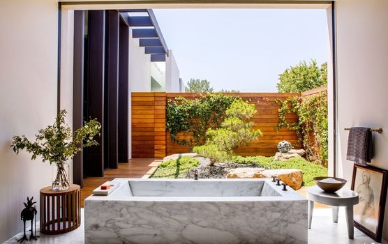 СМИ показали роскошный дом Дженнифер Энистон в Калифорнии