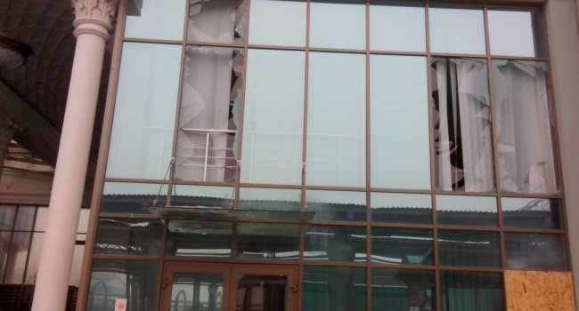 До чего довел «русский мир»: Казанский опубликовал фото разрушенного ж/д вокзала в Донецке 