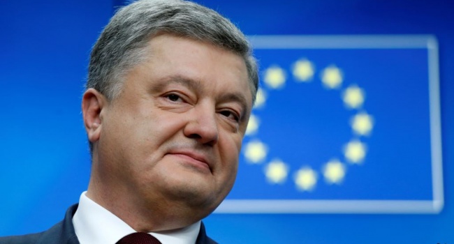 Блогер: если бы Порошенко нужна была «фабрика порохоботов», он бы нанял тех, кто сейчас пытается корчить из себя его оппозицию Блогер: если бы Порошенко нужна была «фабрика порохоботов», он бы нанял тех, кто сейчас пытается корчить из себя его оппозицию
