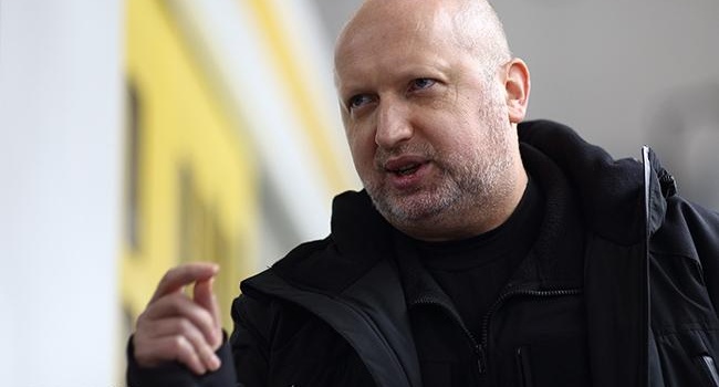 Турчинов: РФ может напасть на Украину из Крыма Турчинов: РФ может напасть на Украину из Крыма
