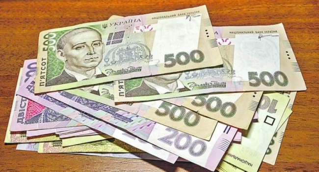 Почти 7 процентов украинцев получают минимальную зарплату