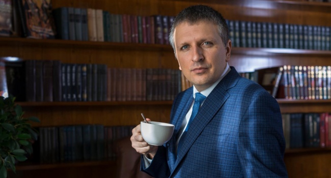 Голубов отквитал долг, ведь сам еще не так давно был отдан судом на поруки регионалам Демехину и Макееву Голубов отквитал долг, ведь сам еще не так давно был отдан судом на поруки регионалам Демехину и Макееву