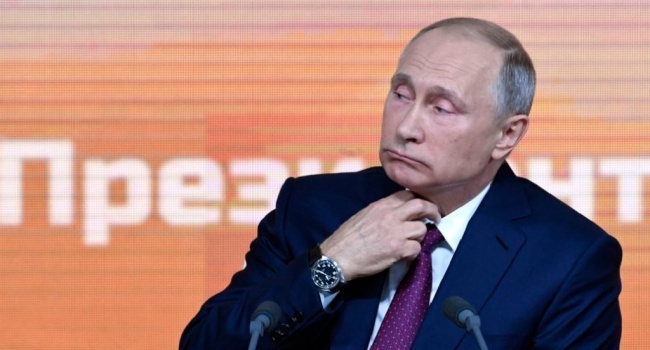 Политолог РФ рассказал, чем грози внесение Путина в «кремлевский доклад»