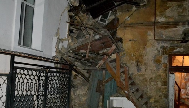 В старой части Одессы обрушилась часть жилого дома