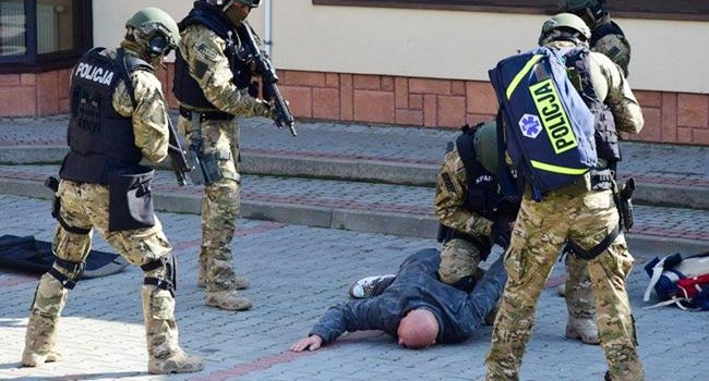 Полиция Польши вынужденно открыла огонь по заробитчанам из Украины