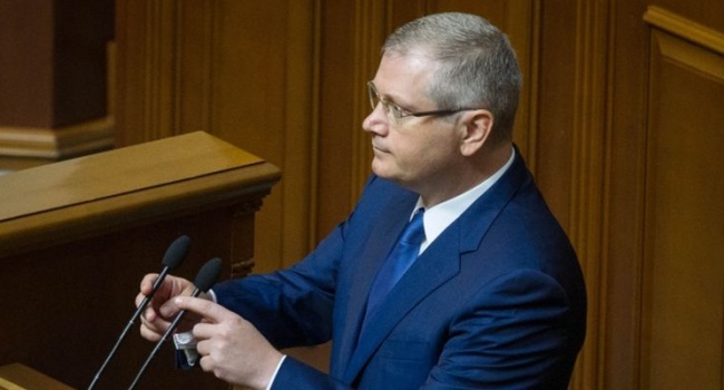 По версии «Интера» в Украине есть только один человек, который может решить проблему с языковым законом По версии «Интера» в Украине есть только один человек, который может решить проблему с языковым законом
