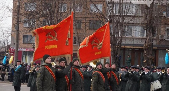 Политолог: инициаторы празднования 23 февраля в Кривом роге – сядут, исполнители, как минимум, будут уволены Политолог: инициаторы празднования 23 февраля в Кривом роге – сядут, исполнители, как минимум, будут уволены