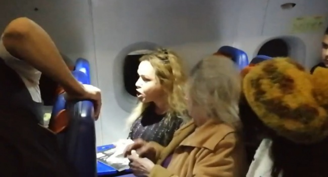Жена депутата РФ на борту самолета вела себя как жительница российской глубинки: «я тебе глаз выколю и устрою в Ливане»