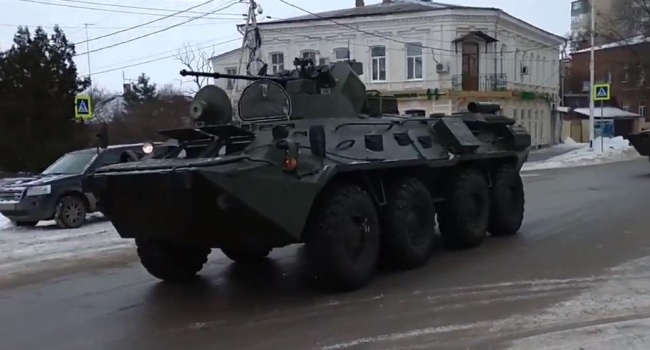 К границам Украины приблизилась российская военная техника