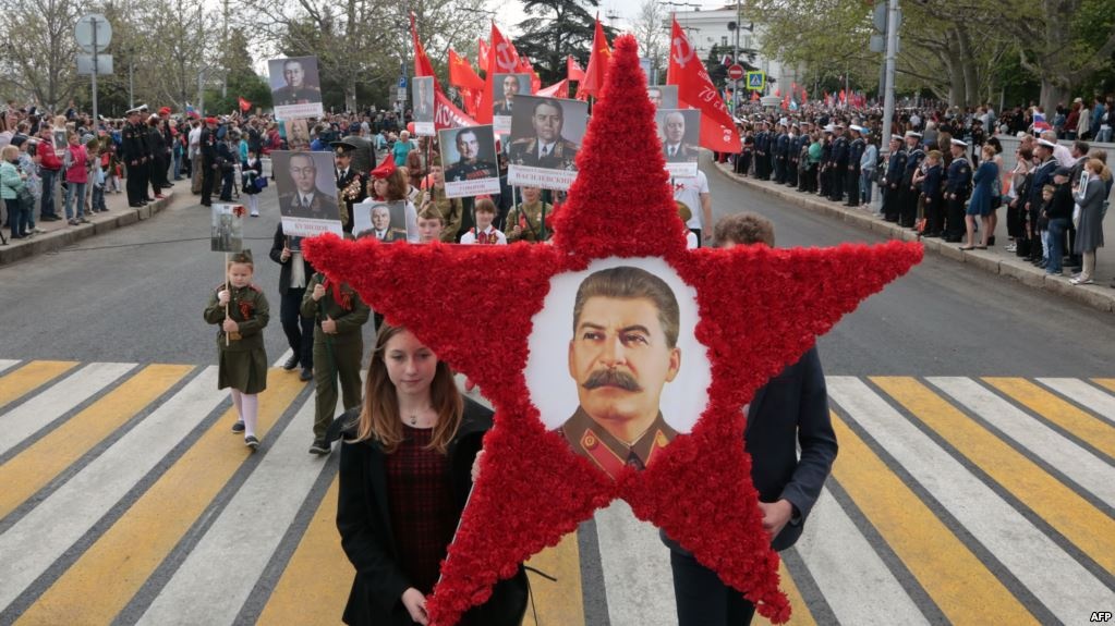  Все диктаторы умирают: в соцсетях провели аналогию преступлений Сталина с политикой Путина 