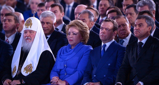 Российская журналистка о ядерном послании Путина: «Не пойму, как можно покорно слушать о том, что мы будем убивать, убивать, убивать …» 